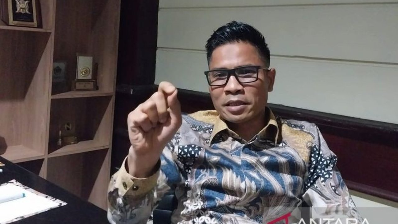 Ketua Komisi IV DPRD NTB meminta Gubernur untuk meninjau ulang proyek 10 embung di Lombok Timur senilai Rp1,9 miliar karena dinilai tidak efektif dan menuai komplain dari masyarakat.