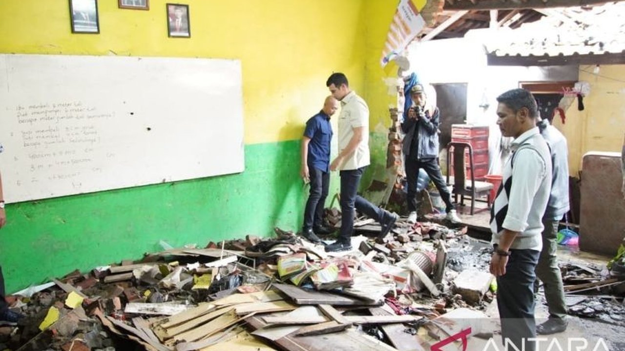 Pemkab Bandung Pastikan Perbaikan Ruang Kelas SDN Margaasih Pascabanjir