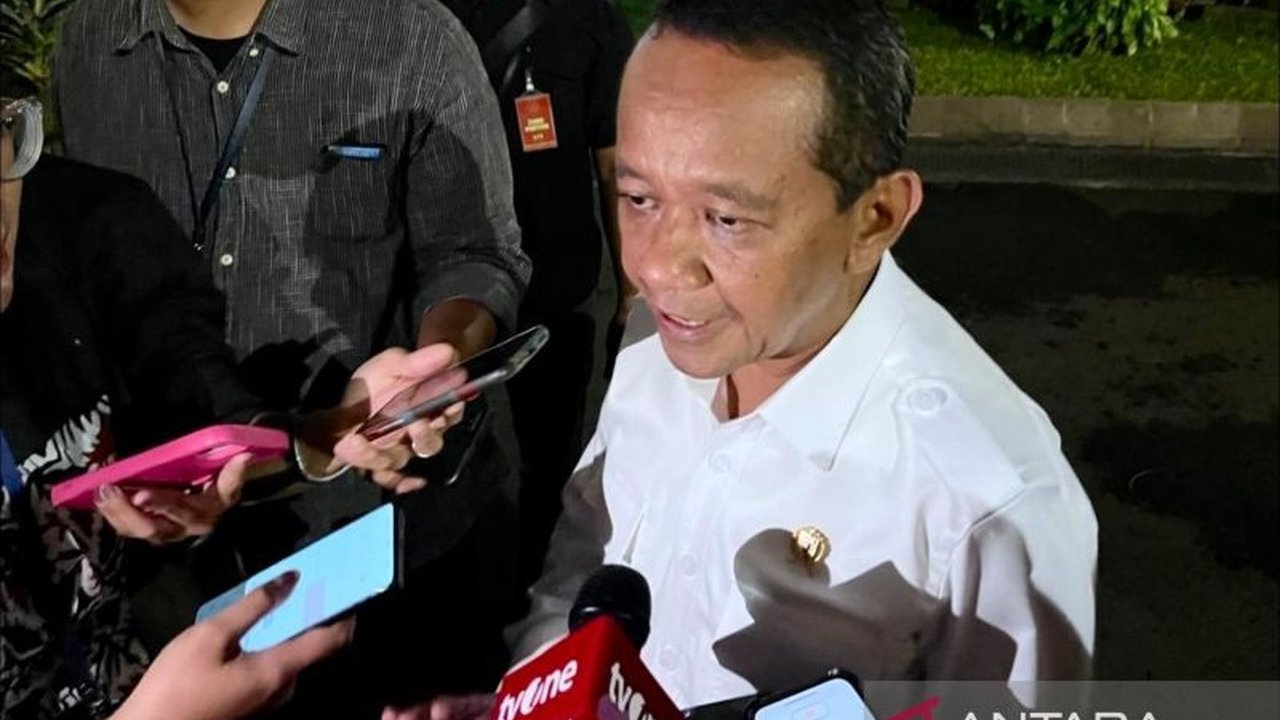 Presiden Prabowo Subianto mengincar sumber pendapatan negara baru dari sektor mineral dan batubara dengan menaikkan royalti emas, nikel, dan komoditas lainnya, termasuk batubara, untuk menyeimbangkan pasar dan meningkatkan penerimaan negara.