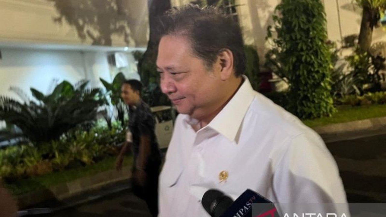 Presiden Prabowo Subianto meminta seluruh kementerian terkait untuk memaksimalkan penerimaan negara, termasuk pajak dan PNBP, guna mencapai target rasio pajak 23 persen.