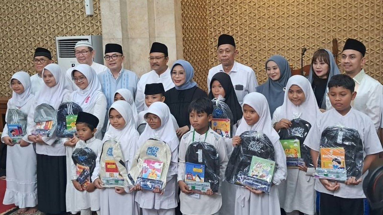 Menteri Sosial Saifullah Yusuf bersama DPD REI DKI Jakarta berbagi kebahagiaan dengan 1.000 anak yatim dan dhuafa, mendorong mereka menjadi generasi tangguh Indonesia.