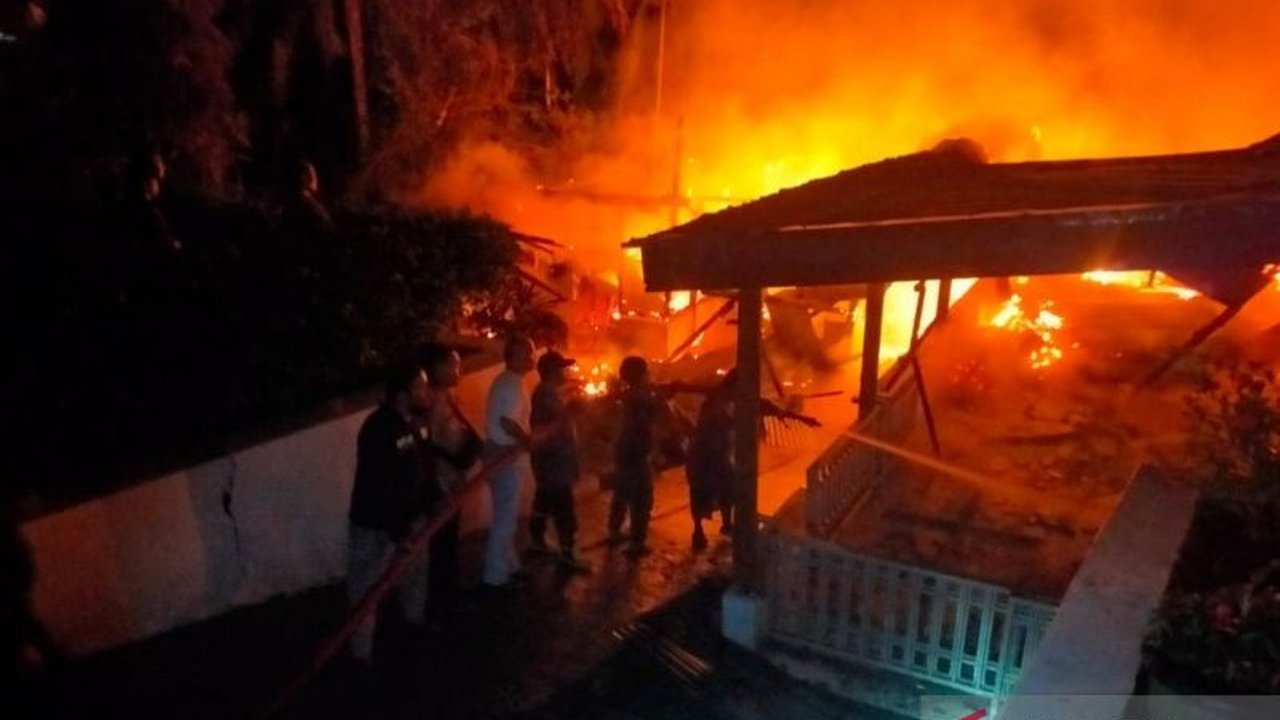 Dinas Sosial Mukomuko siap salurkan bantuan material bangunan dan sembako untuk pembangunan kembali Gereja HKBP di Desa Pulai Payung yang terbakar akibat korsleting listrik, ditaksir kerugian mencapai Rp500 juta.