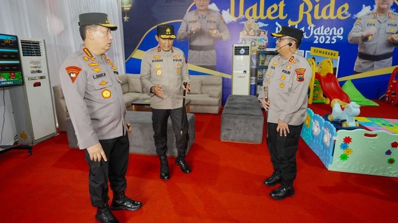 Kapolda Jateng Irjen Pol. Ribut Hari Wibowo menginisiasi program 'Valet and Ride' untuk memberikan kenyamanan pemudik motor selama Lebaran 2025 dengan menyediakan layanan pengangkutan motor dan bus gratis.
