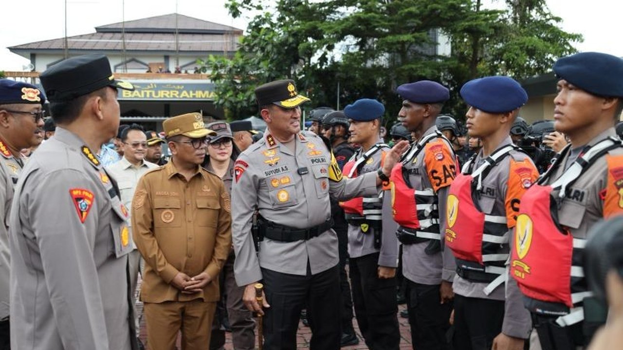 Jelang Idul Fitri 1446 H, Polda Banten kerahkan 5.232 personel gabungan untuk Operasi Ketupat Maung 2025 guna mengamankan arus mudik dan mencegah kemacetan di sejumlah titik strategis.