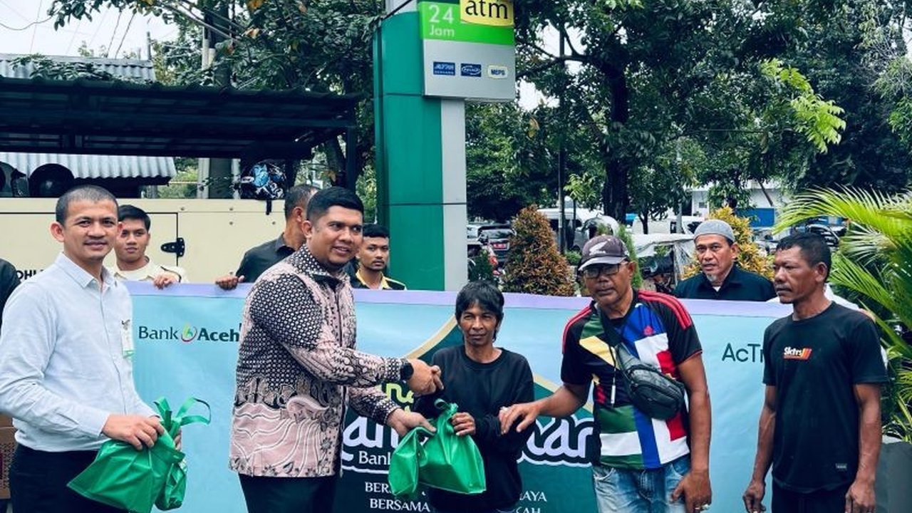 Bank Aceh Syariah luncurkan program Cahaya Ramadhan 1446 H dengan berbagai kegiatan sosial keagamaan, mulai dari syiar masjid hingga wakaf Al-Quran, untuk mempererat silaturahmi dan meningkatkan kualitas ibadah di Aceh.