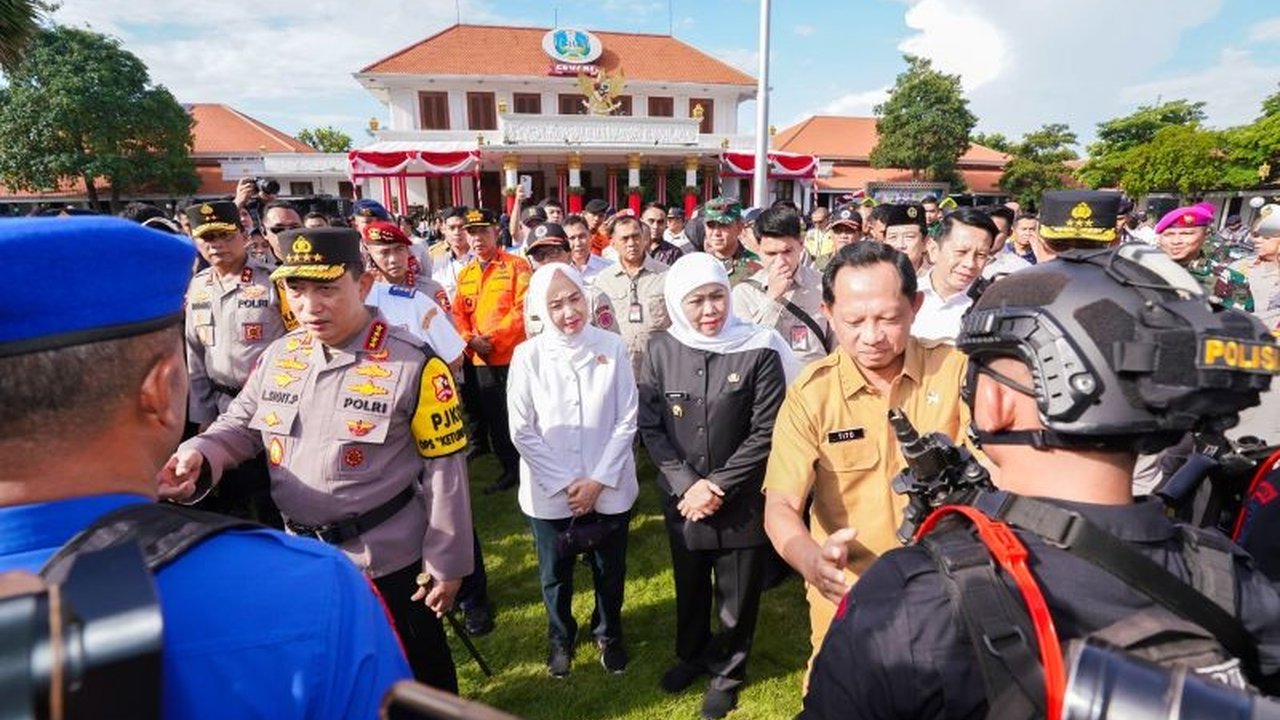 Gubernur Khofifah Indar Parawansa memastikan kesiapan Jawa Timur dalam menghadapi arus mudik Lebaran 2025 dengan pengamanan dan pelayanan terpadu untuk kenyamanan pemudik.