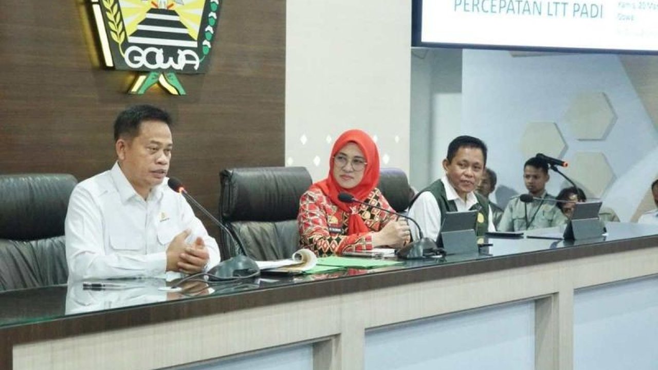 Bupati Gowa, Sitti Husniah Talenrang, meminta bantuan benih unggul bersertifikat dan alat pertanian modern kepada Kementan untuk meningkatkan produktivitas pertanian dan mendukung swasembada pangan.