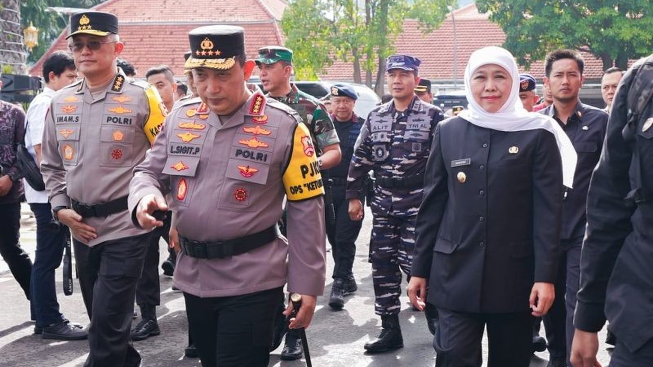 Kapolri Jenderal Listyo Sigit Prabowo memprediksi puncak arus mudik Lebaran 2025 jatuh pada 28 Maret dan arus balik pada 5 April, dengan 164 ribu personel gabungan disiagakan.