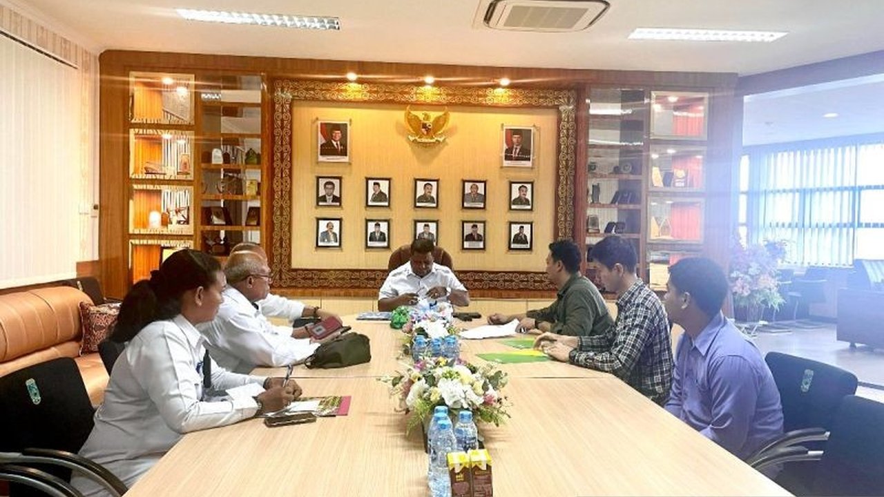 BPJamsostek Cabang Manokwari tengah mempersiapkan Paritrana Award tingkat Provinsi Papua Barat pada April 2025 untuk mengapresiasi komitmen pemerintah daerah dalam program perlindungan sosial ketenagakerjaan.