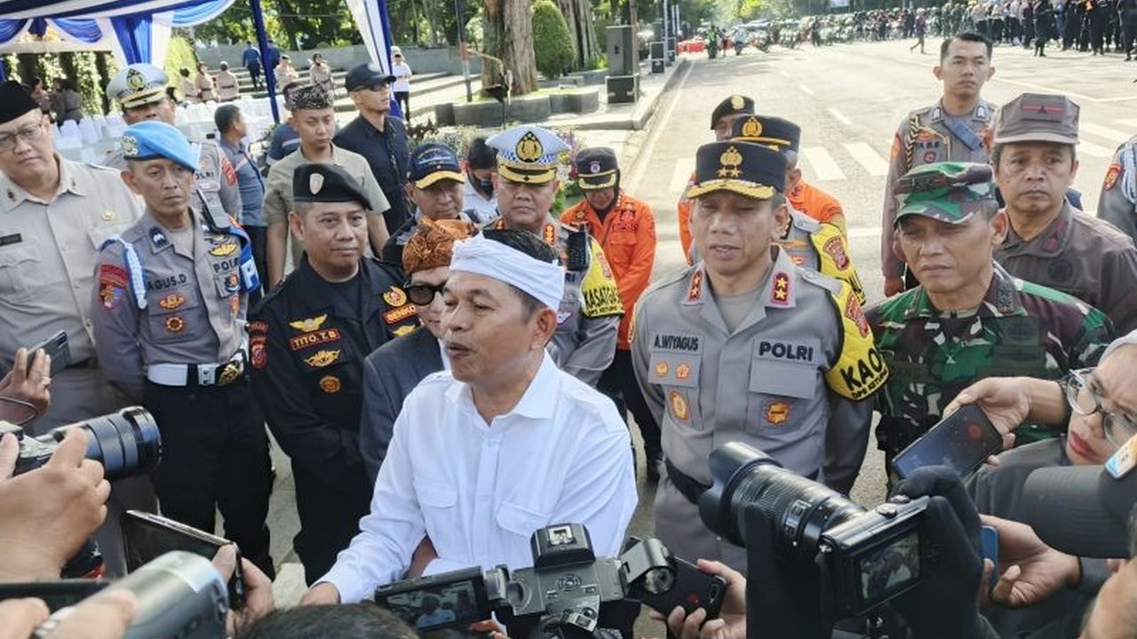 Gubernur Jawa Barat, Dedi Mulyadi, menolak parsel Lebaran dan mengimbau agar bantuan tersebut disalurkan langsung kepada warga kurang mampu.
