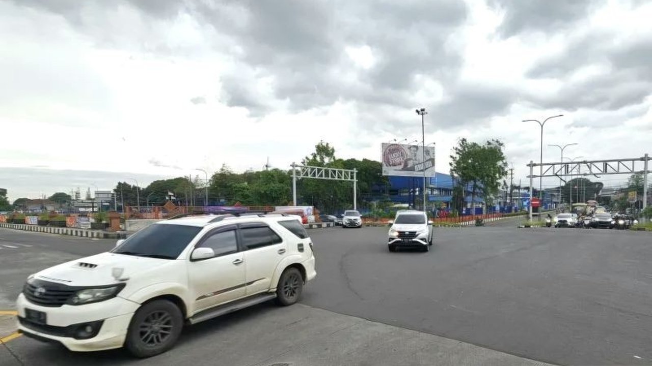 Polres Malang memperketat pengawasan kendaraan sumbu tiga di jalur-jalur strategis untuk mencegah kemacetan selama mudik Lebaran 2025,  mengantisipasi lonjakan kendaraan di jalur wisata dan perbatasan.