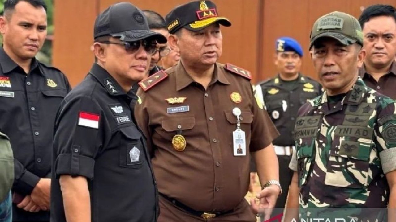 Penyegelan lahan sawit oleh pemerintah di Kalimantan Tengah dipastikan tidak akan menyebabkan PHK massal, karena operasional perusahaan akan tetap berjalan di bawah manajemen baru dengan jaminan hak-hak pekerja tetap terpenuhi.
