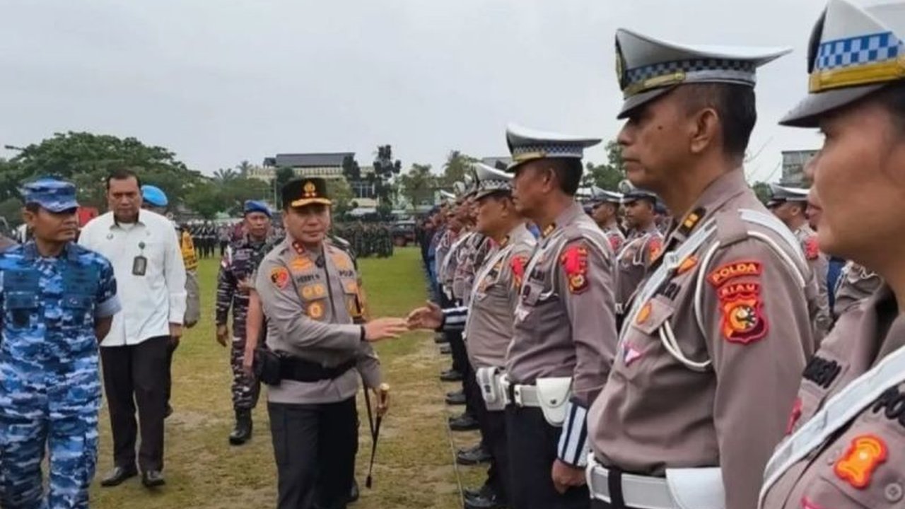 Polda Riau kerahkan 3.452 personel gabungan untuk Operasi Ketupat Lancang Kuning 2025 guna mengamankan arus mudik dan balik Lebaran di 1.359 lokasi strategis.