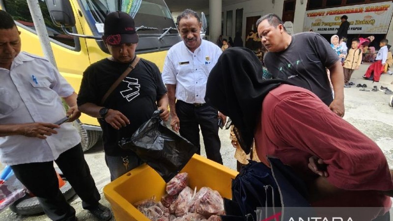 Jelang Lebaran 2025, Papua memastikan ketersediaan 620 ekor sapi lokal, ditambah 1.266.500 kg daging ayam dan 111.000 butir telur per hari, guna memenuhi kebutuhan masyarakat.