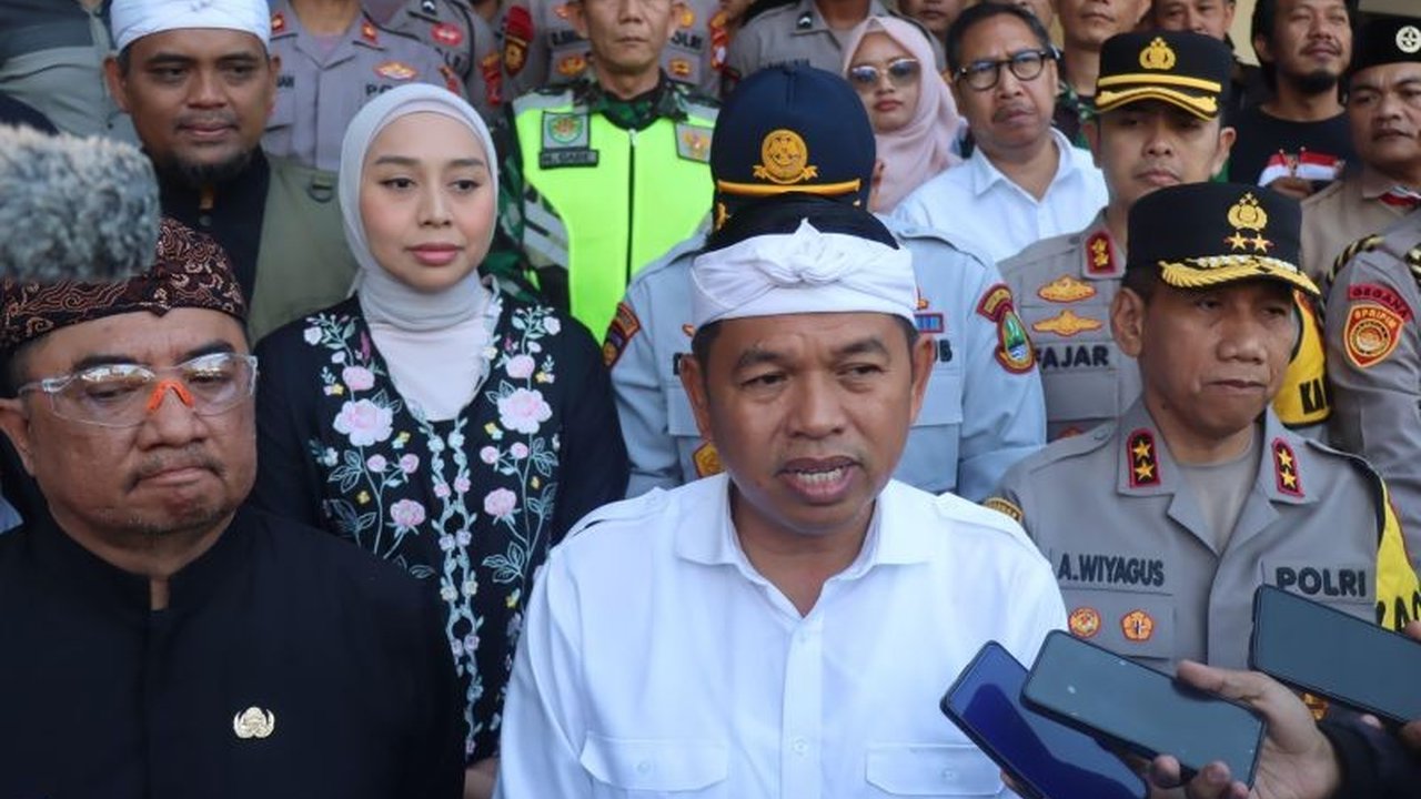 Gubernur Jawa Barat, Dedi Mulyadi, memastikan kesiapan jalur mudik di wilayahnya dalam kondisi baik dan aman untuk perjalanan Lebaran, termasuk perbaikan jalan dan penerangan jalan umum.