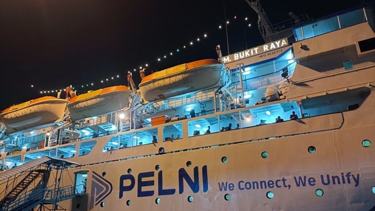 Pelindo Pontianak siapkan berbagai fasilitas dan tingkatkan keamanan di pelabuhan untuk kelancaran arus mudik Lebaran 2025, dengan prediksi puncak arus mudik pada 28 Maret mendatang.