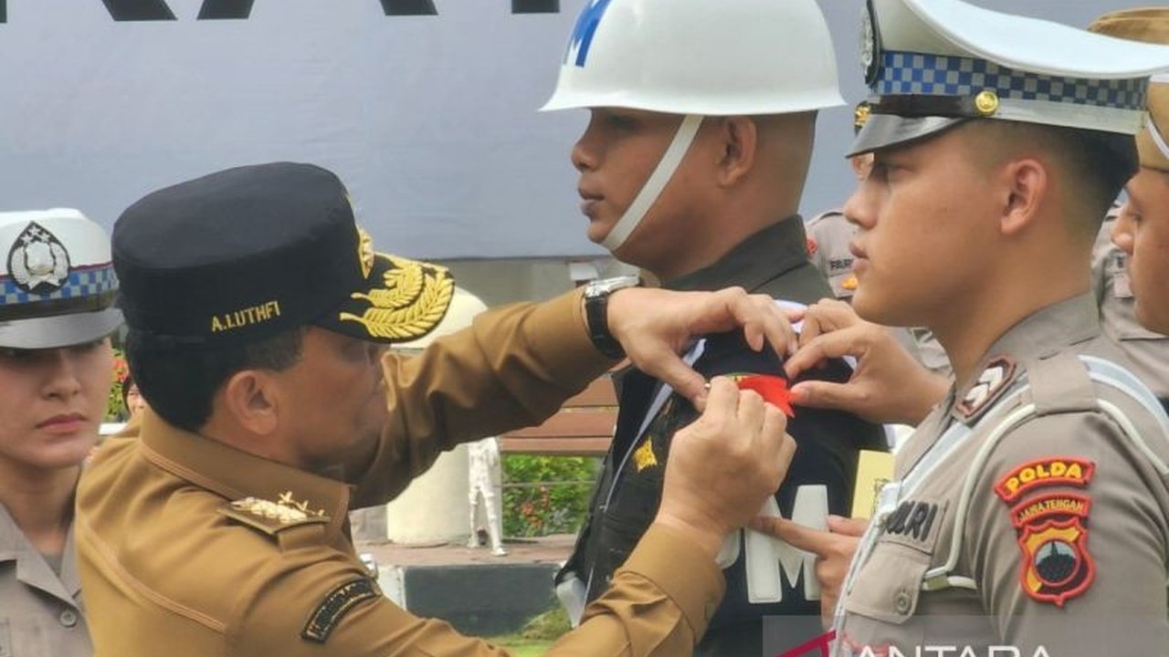 Gubernur Jawa Tengah, Ahmad Luthfi, menyatakan kesiapannya untuk menerima aspirasi para pengusaha truk yang menolak larangan operasional selama mudik Lebaran 2025, meskipun kebijakan tersebut harus tetap dijalankan.