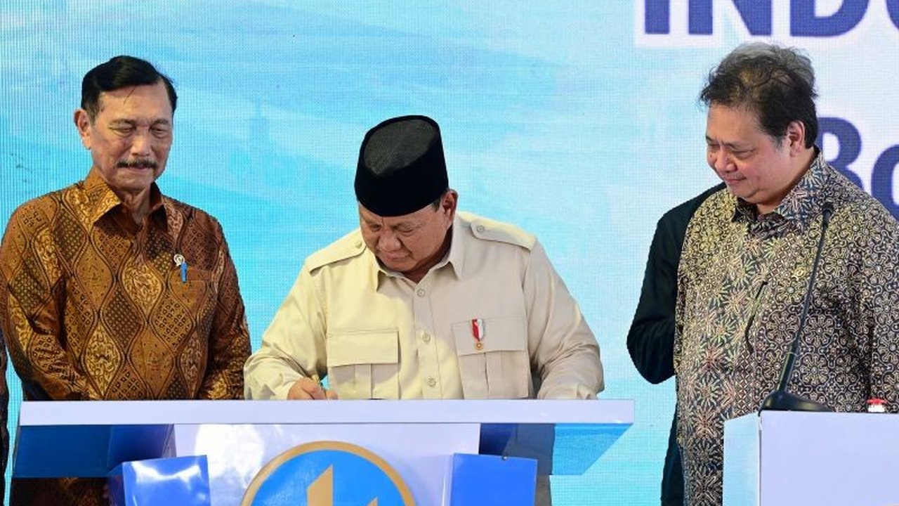 Kawasan Ekonomi Khusus (KEK) Industropolis Batang di Jawa Tengah telah berhasil menciptakan 7.008 lapangan kerja dan menarik investasi hingga Rp17,95 triliun, menjadikannya contoh sukses pengembangan ekonomi Indonesia.