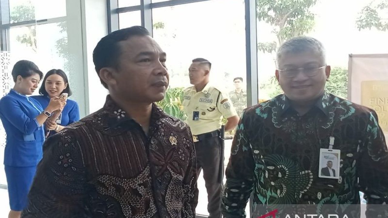 Menteri PPKB ungkap tiga faktor kunci pembangunan generasi emas Indonesia: pengendalian penduduk, keluarga tentram dan bahagia, serta kemandirian, ditunjang program-program unggulan.