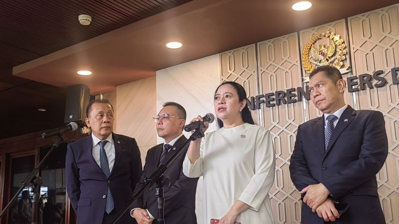 DPR RI mengesahkan RUU TNI yang mempertahankan larangan prajurit TNI berbisnis dan berpolitik, serta menegaskan supremasi sipil.