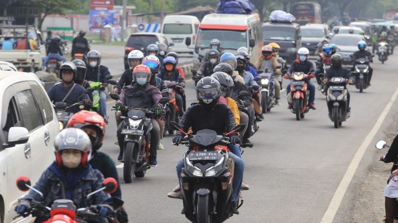 Survei KedaiKOPI menunjukkan 83,8% pemudik setuju kebijakan Work From Anywhere (WFA) efektif mengurangi kemacetan arus mudik Lebaran 2025, dengan 85% responden berencana mudik.