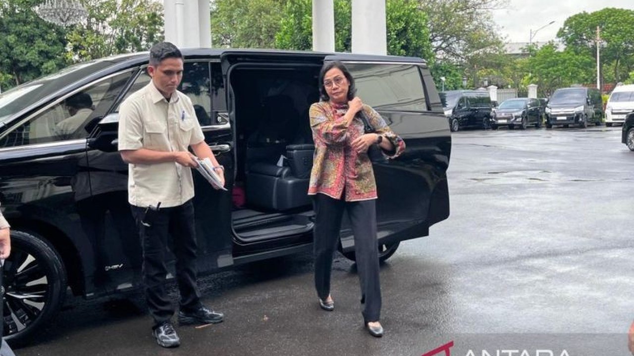 Presiden Prabowo Subianto kembali memanggil sejumlah menteri ekonomi untuk rapat terbatas di Istana Kepresidenan, diduga membahas deregulasi dan peningkatan investasi.