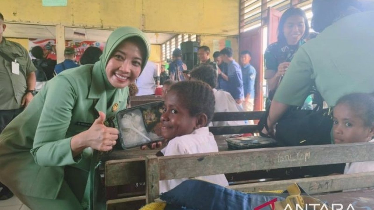Pangdam XVII/Cenderawasih Mayjen TNI Rudi Puruwito membantah hoaks yang menyebut program Makan Bergizi Gratis (MBG) di Papua meracuni anak dan menegaskan program ini bertujuan mencerdaskan generasi muda.
