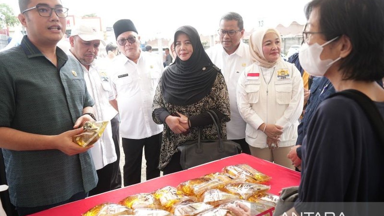 Bazar Pangan Murah yang diselenggarakan Kadin Kabupaten Bogor berhasil menstabilkan harga sembako dan membantu masyarakat menghadapi lonjakan harga menjelang Ramadhan.