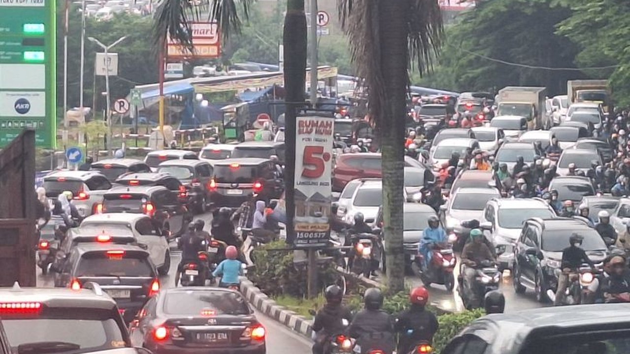 Pemerintah Kota Depok fokus membangun infrastruktur, khususnya pelebaran jalan di beberapa titik untuk mengurangi kemacetan dan meningkatkan kenyamanan berkendara.