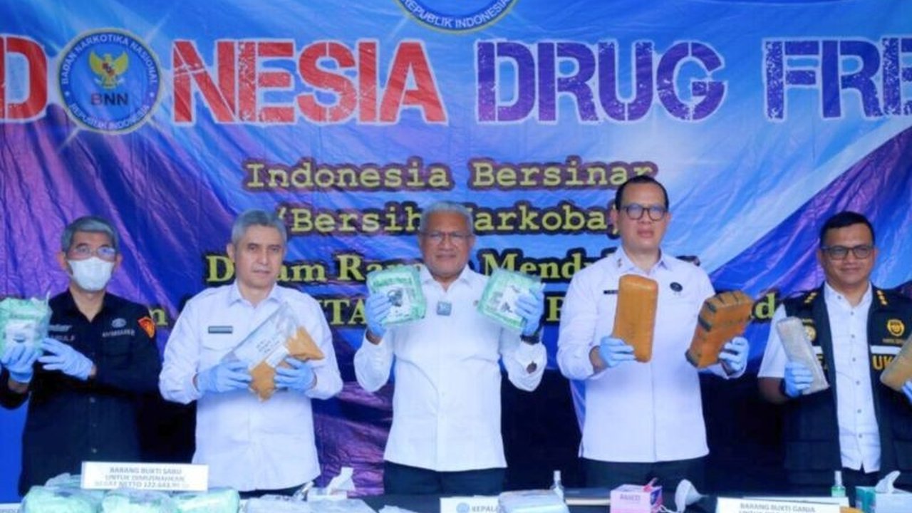 Badan Narkotika Nasional (BNN) memusnahkan 849,33 kg barang bukti narkoba dari 12 kasus, menyelamatkan lebih dari 600.000 orang dari potensi penyalahgunaan.
