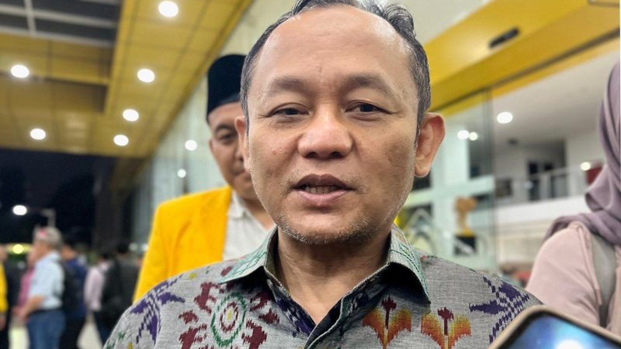 Pembongkaran pagar laut di Tangerang atas perintah Presiden Prabowo Subianto dinilai sebagai bentuk komitmen terhadap lingkungan dan keberpihakan pada nelayan, sekaligus penegakan hukum terkait pembangunan ilegal.