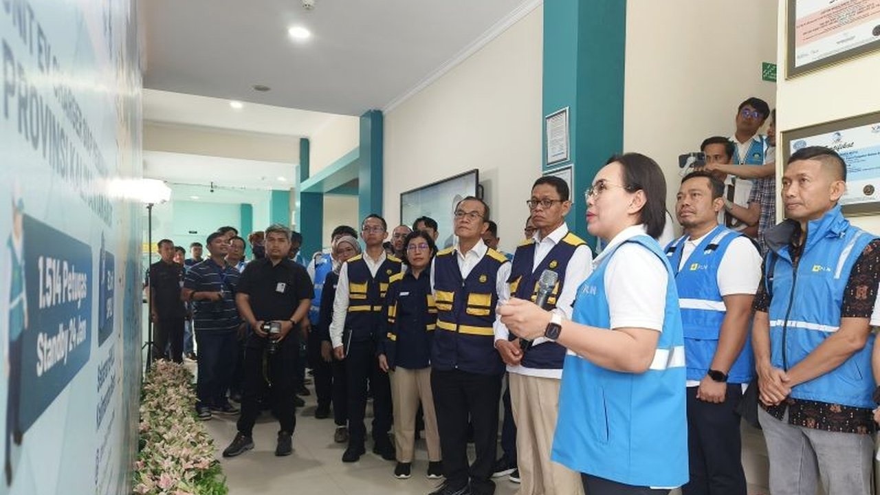 Wakil Menteri ESDM, Yuliot, meninjau kesiapan kelistrikan dan bahan bakar di Kalimantan Barat menjelang Lebaran 2025, memastikan pasokan cukup dan aman.