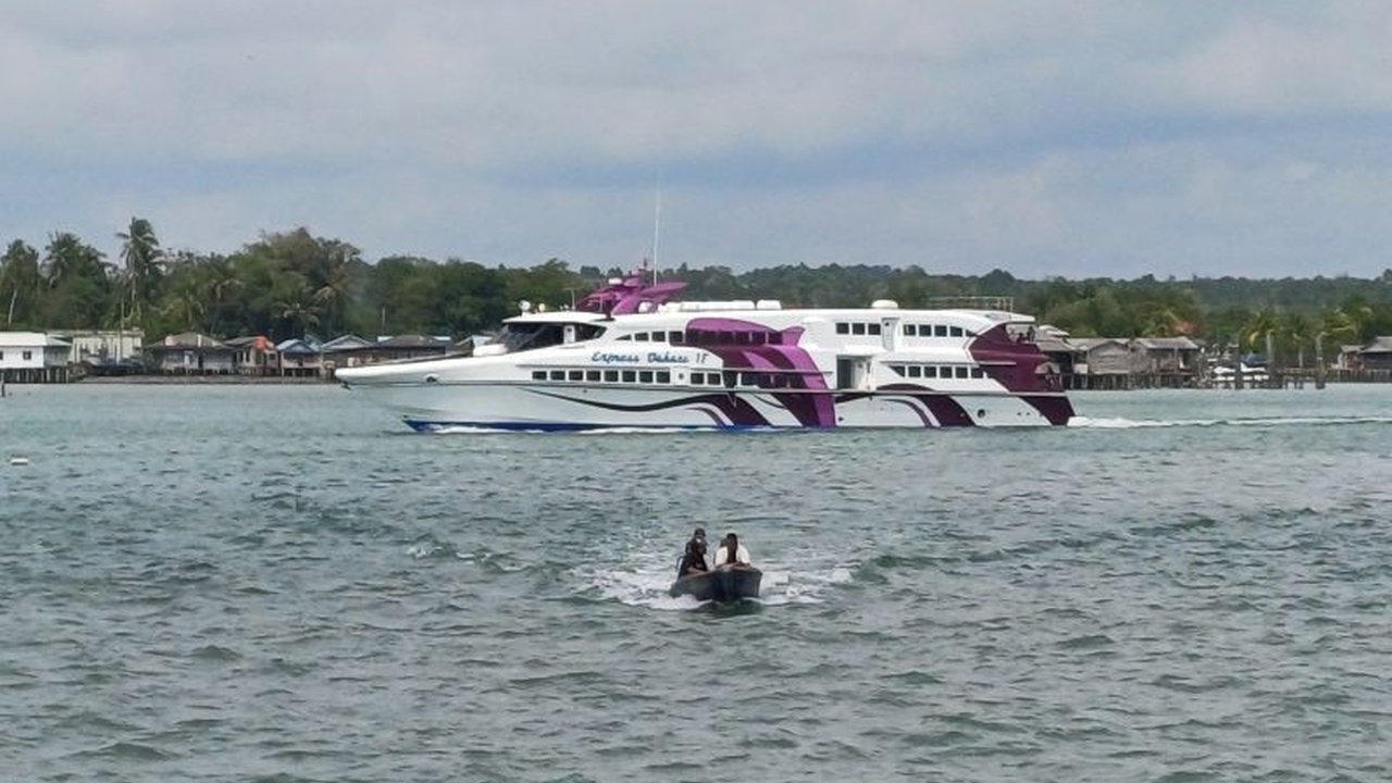 Kantor SAR Tanjungpinang mengimbau masyarakat Kepri untuk waspada terhadap potensi gelombang tinggi hingga 4 meter yang diprediksi terjadi hingga 23 Maret 2025 akibat cuaca ekstrem.