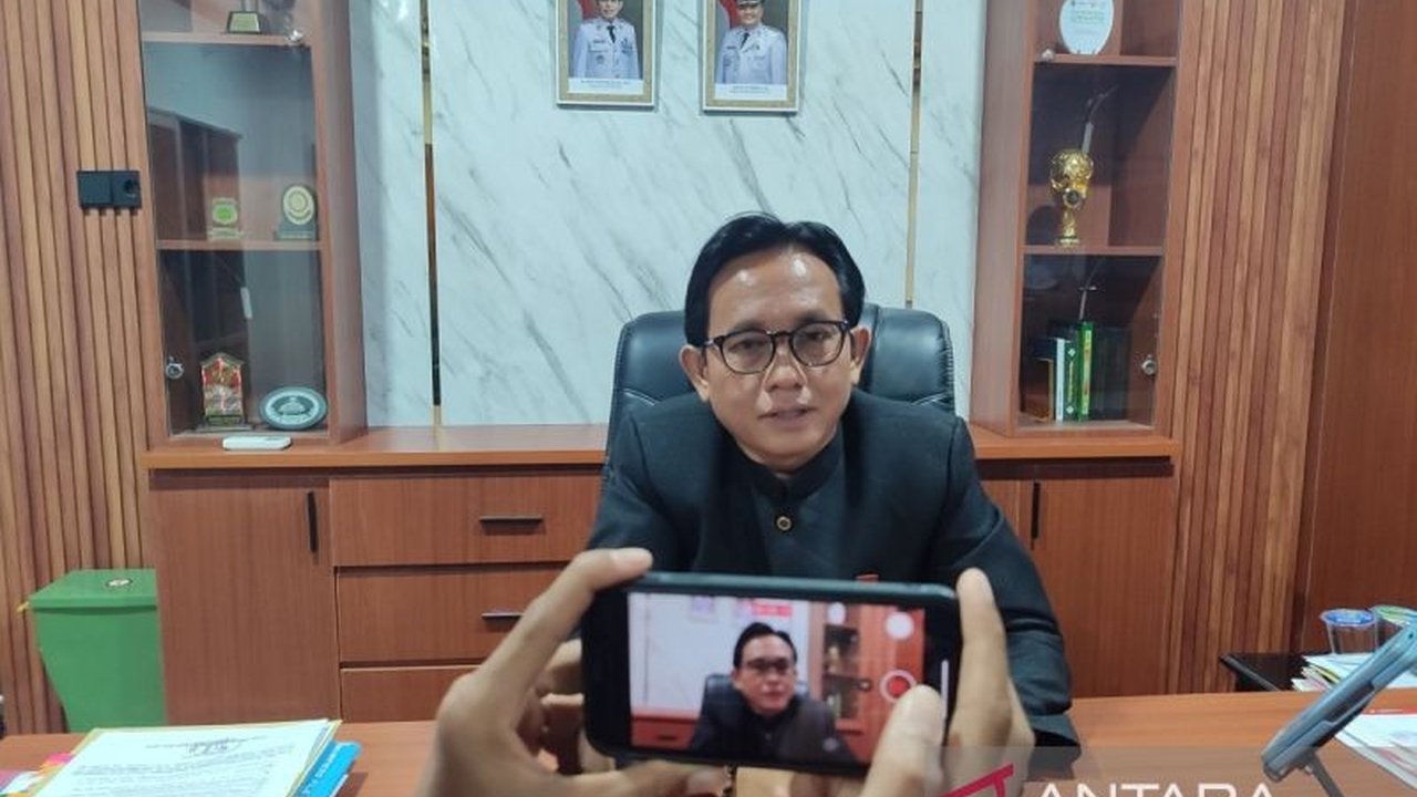 Pemkot Bengkulu imbau masyarakat selektif membeli kue kering menjelang Idul Fitri untuk menghindari bahan berbahaya seperti pewarna tekstil, seiring temuan BPOM Bengkulu terkait kerupuk rengginang yang mengandung bahan berbahaya.