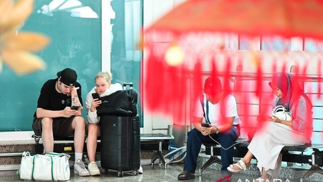 Bandara I Gusti Ngurah Rai, Bali, menurunkan 912 personel keamanan selama Lebaran 2025 untuk mengantisipasi lonjakan penumpang hingga 1,5 juta dan 9.000 pergerakan pesawat.
