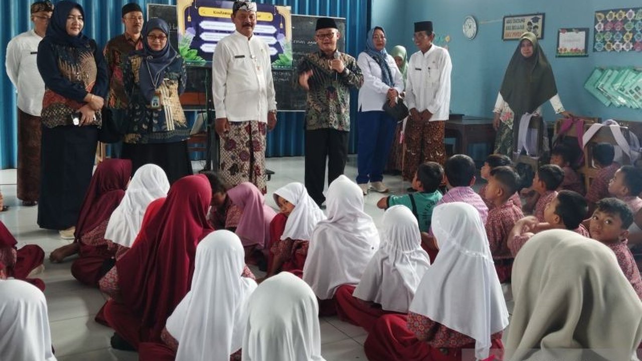 Mendikdasmen sebut regrouping atau penggabungan SD sebagai solusi efisiensi anggaran dan kualitas pembelajaran, namun tetap perhatikan lokasi agar tak mengurangi kohesi sosial siswa.