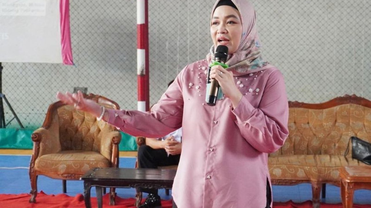 Anggota Komisi IX DPR RI, Putih Sari, menilai Program Makan Bergizi Gratis (MBG) sebagai langkah strategis pemerintah untuk meningkatkan kualitas sumber daya manusia Indonesia, khususnya dalam mencegah stunting dan menciptakan generasi unggul.