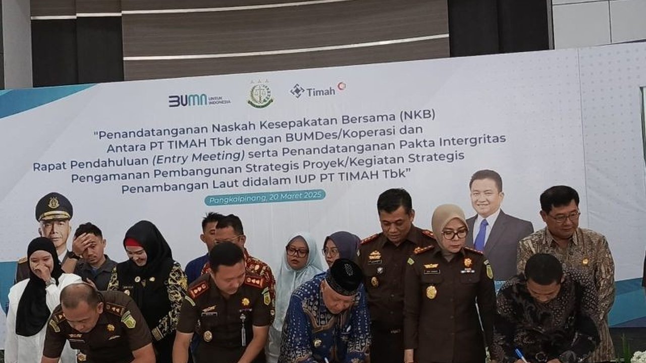 Kejaksaan Agung mengawasi penandatanganan kesepakatan antara PT Timah dan BUMDes Babel agar masyarakat dapat menambang timah secara legal dan berkelanjutan, meningkatkan perekonomian daerah, serta mencegah kerusakan lingkungan.