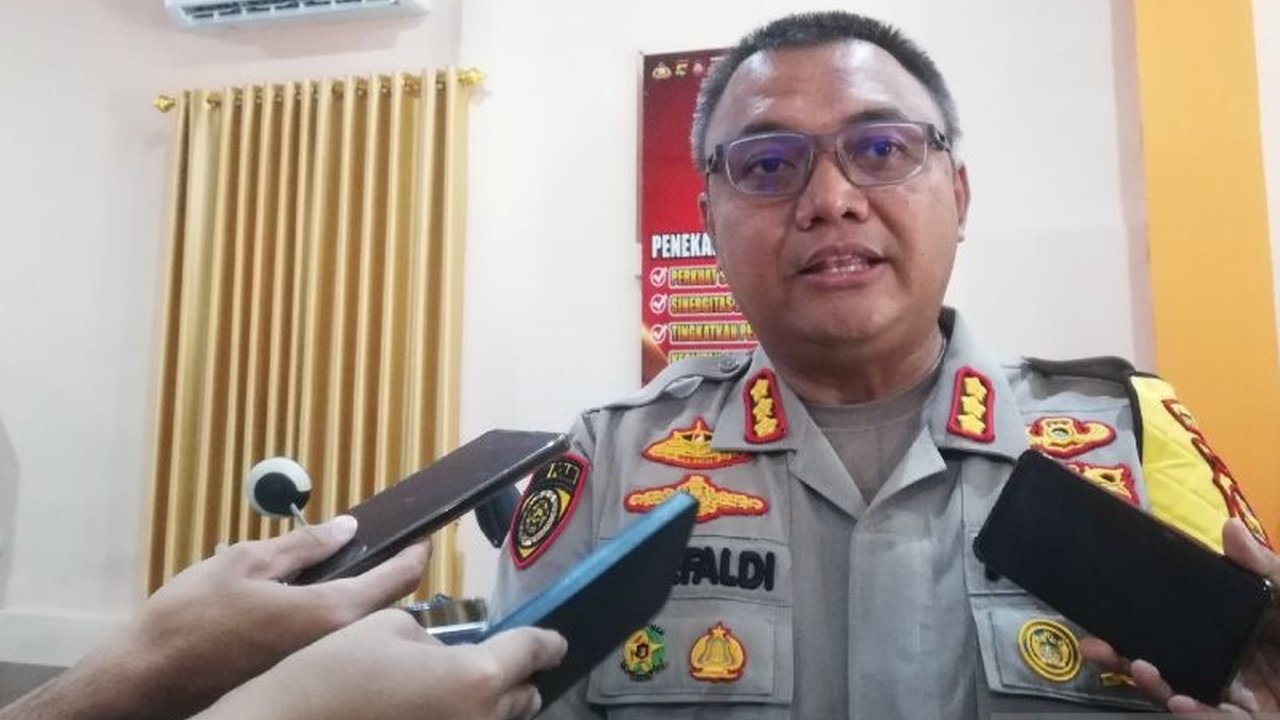 Polresta Mataram mengerahkan 300 personel gabungan TNI, Pemkot Mataram, dan ormas untuk mengamankan Idul Fitri 1446 H di Kota Mataram dan sekitarnya melalui Operasi Ketupat Rinjani 2025.