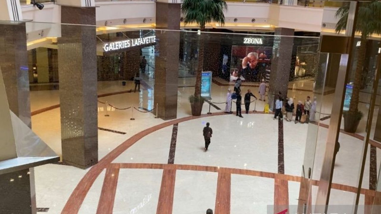 Kepulan asap di Pacific Place Mall, Jakarta Selatan, akibat korsleting listrik telah berhasil diatasi oleh petugas pemadam kebakaran dan pihak gedung.