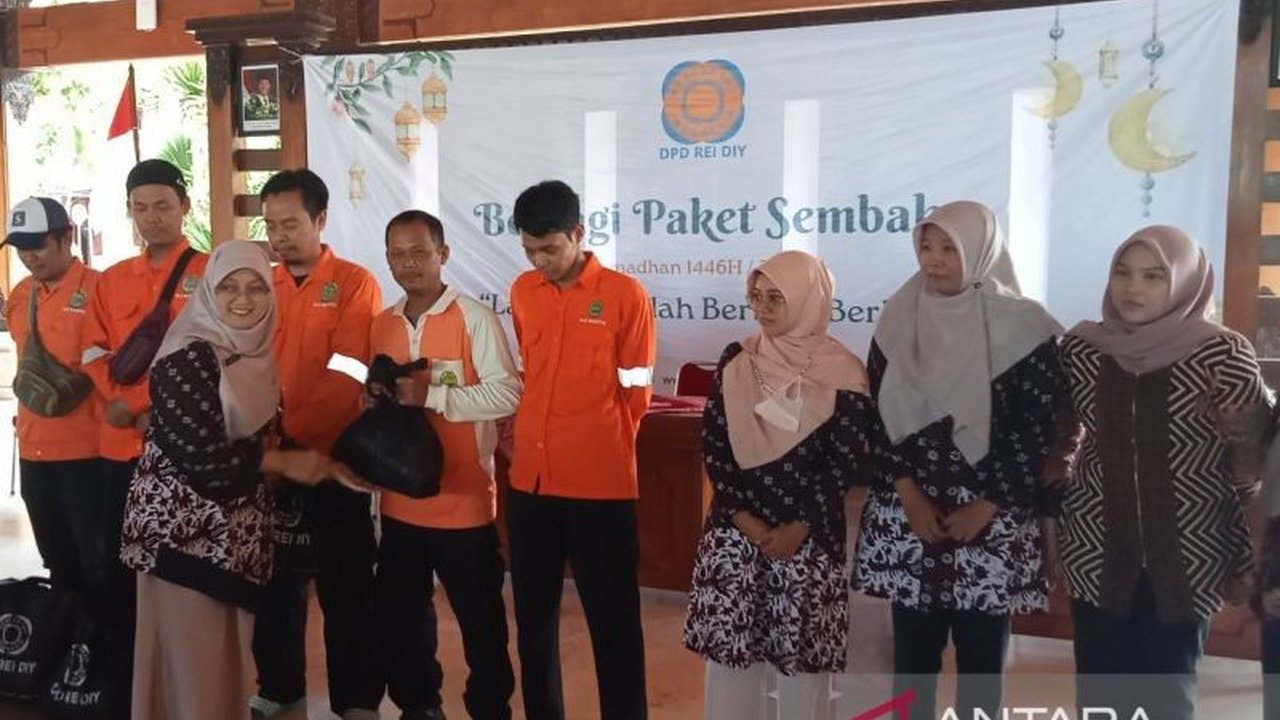 Petugas Kebersihan Bantul Terima Bingkisan Lebaran dari Pemkab dan REI