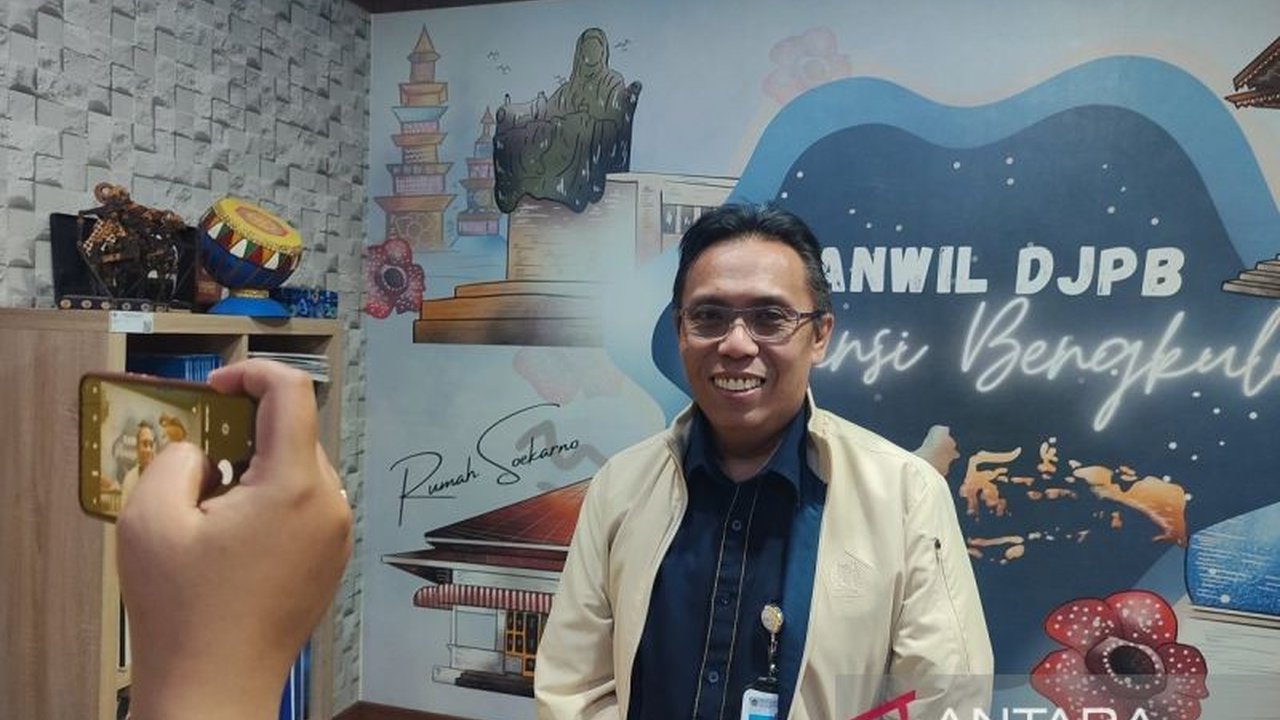 Kementerian Keuangan menyalurkan tunjangan profesi guru (TPG) triwulan pertama 2025 kepada 1.481 guru di Bengkulu senilai Rp17,02 miliar melalui mekanisme baru yang lebih efisien.