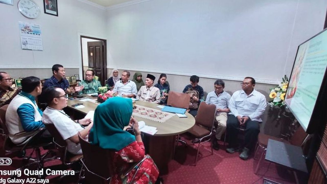 BPOM Mataram menetapkan Kota Mataram sebagai lokus utama pelaksanaan tiga program prioritas keamanan pangan nasional tahun 2025, meliputi keamanan pangan di desa/kelurahan, pengawasan PJAS, dan pasar aman.