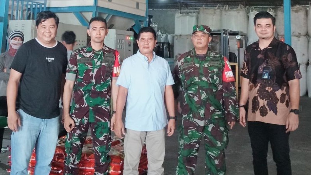 Perum Bulog Karawang sukses melampaui target penyerapan gabah kering panen, mencapai 22.800 ton hingga Maret 2025, dan berkomitmen untuk terus menstabilkan harga gabah petani.