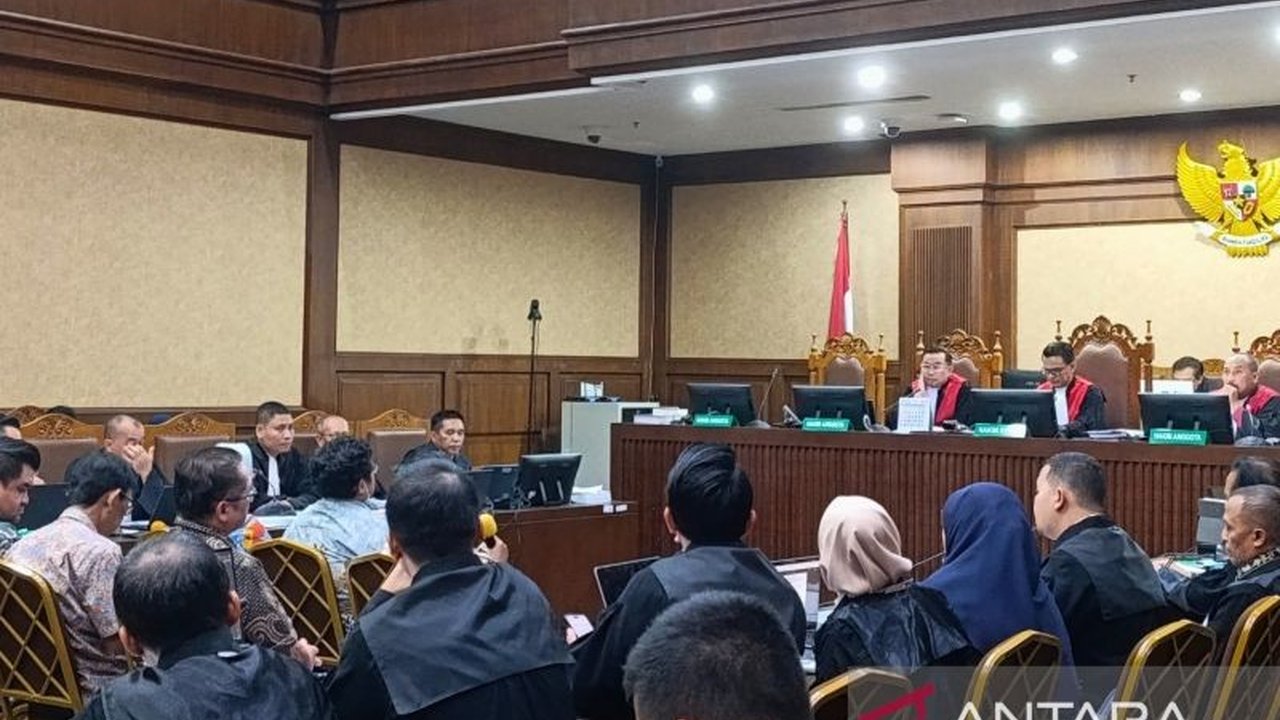 Majelis Hakim Pengadilan Tipikor Jakarta memerintahkan JPU menyerahkan hasil audit BPKP terkait kerugian negara dalam kasus dugaan korupsi impor gula yang melibatkan Tom Lembong, demi memenuhi hak terdakwa.