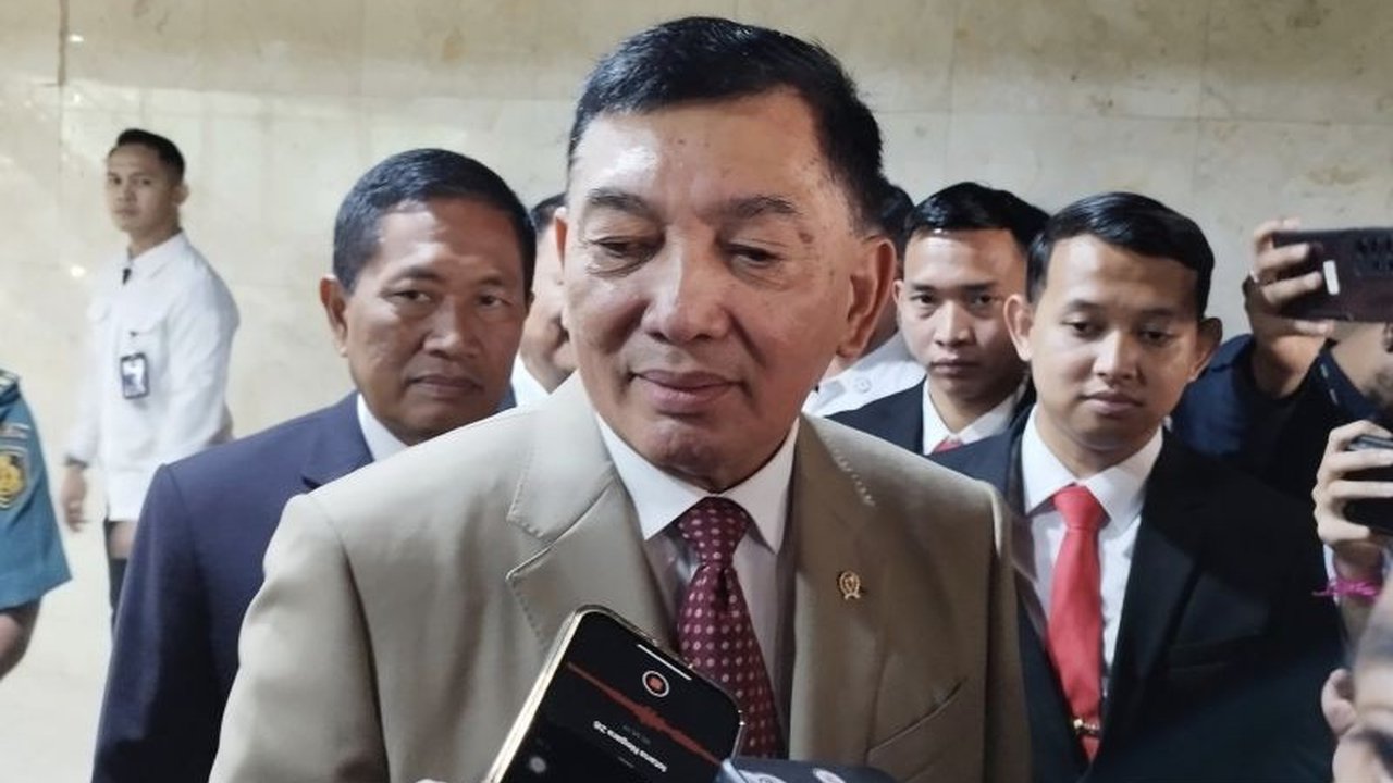 Menteri Pertahanan Sjafrie Sjamsoeddin menyatakan era dwifungsi TNI telah berakhir setelah DPR menyetujui RUU TNI, menegaskan bahwa tidak ada lagi keterlibatan TNI aktif dalam jabatan sipil selain 14 bidang yang telah ditentukan.