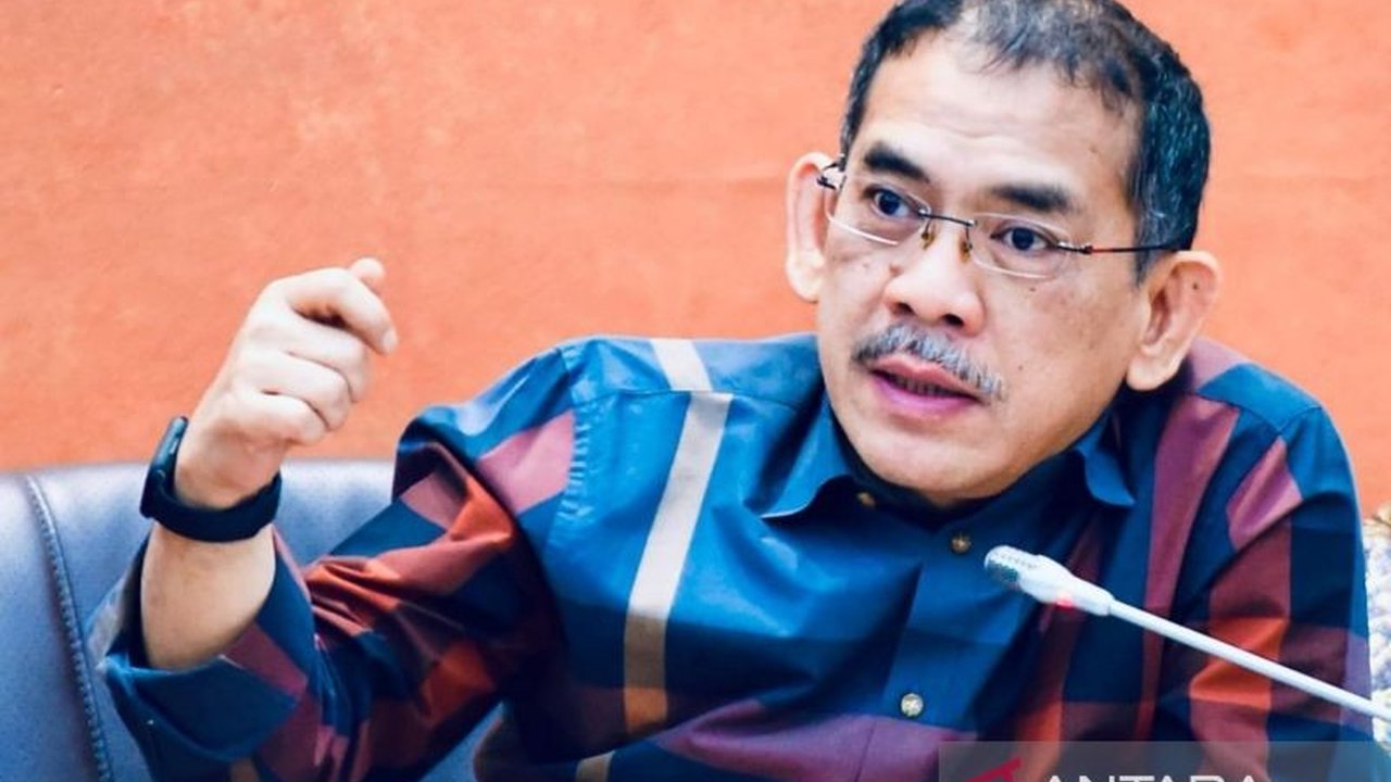 Legislator NasDem, Asep Wahyuwijaya, mendesak pembatalan seluruh KSO PTPN di Puncak, Bogor, karena dinilai melanggar aturan tata ruang dan berpotensi korupsi, serta mengancam lingkungan.