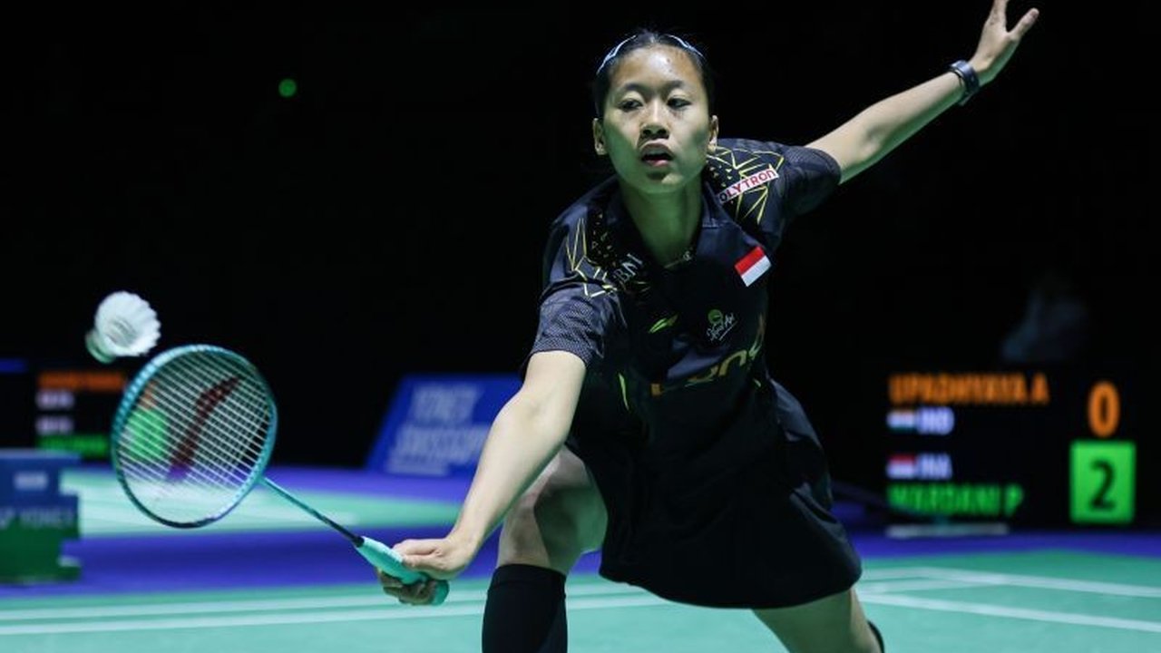 Putri Kusuma Wardani sukses taklukkan Anupama Upadhyaya dalam dua gim langsung dan akan berhadapan dengan Han Qian Xi di babak perempat final Swiss Open 2025.