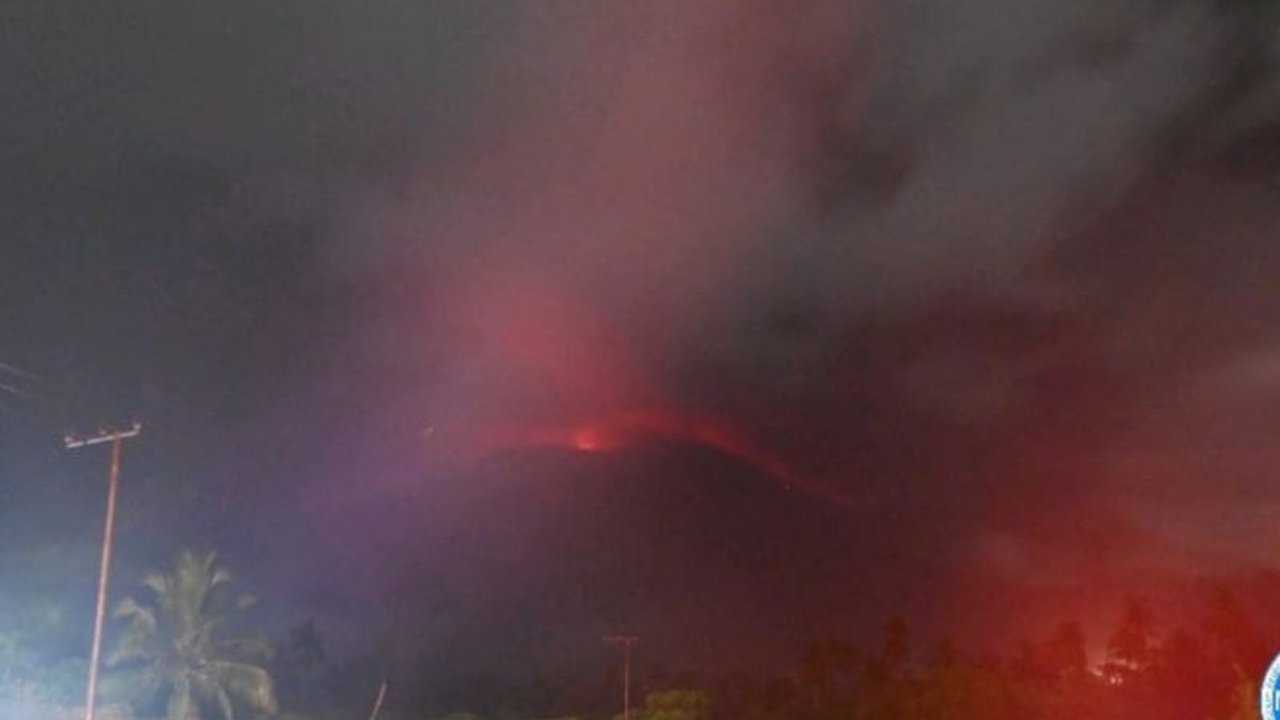 Status Gunung Lewotobi Laki-laki Naik Level Awas! Radius 7 Km Steril