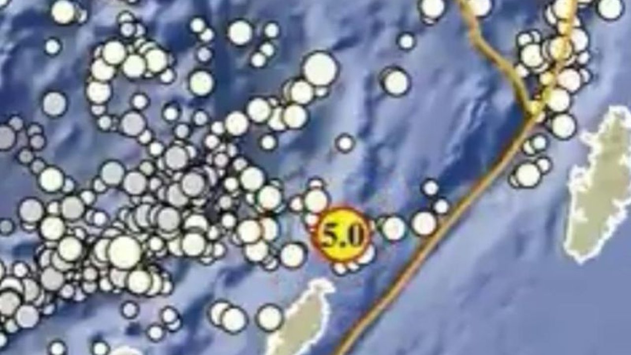 Gempa berkekuatan magnitudo 5,0 mengguncang Maluku Tenggara Jumat dini hari, BMKG memastikan gempa tersebut tidak berpotensi tsunami.